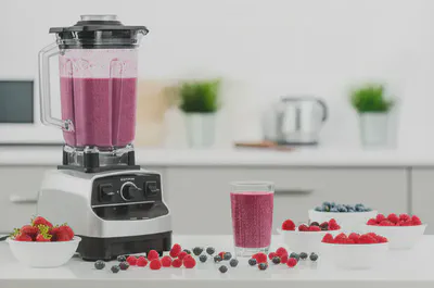 다양한 신선한 베리류와 스무디 블렌딩 도구