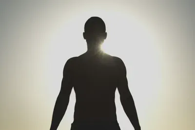 건강하고 활기찬 모습으로 변화된 실루엣 이미지