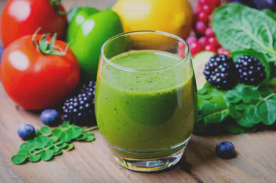 모링가 분말이 들어간 건강한 스무디