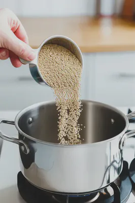 정확한 계량으로 시작하는 퀴노아 조리