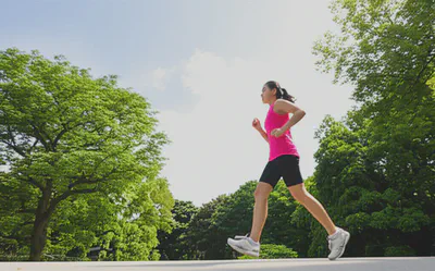 폐활량 증진을 위한 조깅하는 사람의 모습