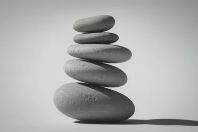 운동 시 흔히 저지르는 실수를 상징하는 불안정한 돌탑 이미지