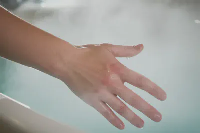 반신욕 시 너무 뜨거운 물을 사용하는 흔한 실수