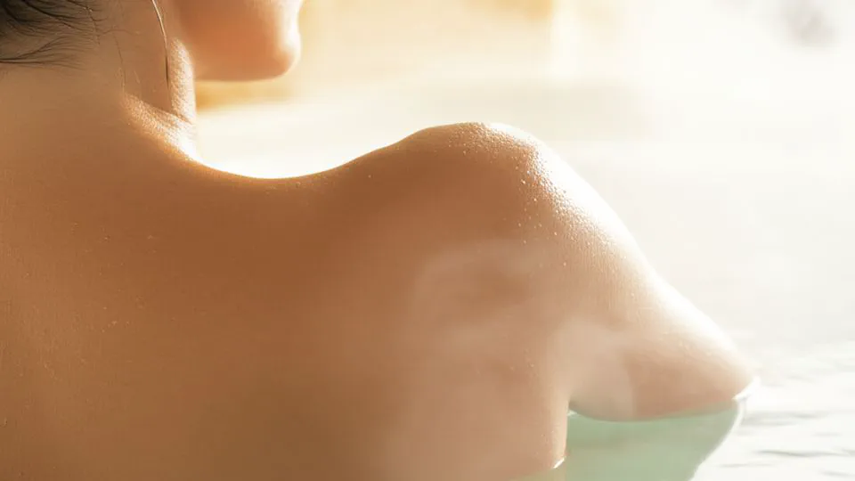 반신욕이 오히려 피부 노화를 부른다고요? 전문가들이 말하는 올바른 온도와 시간.