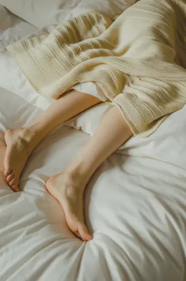 잠들기 전 다리 높이기로 붓기 완화