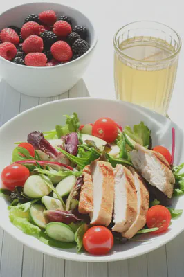 여름철 기력을 북돋는 건강한 한 끼