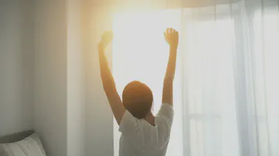 건강한 수면으로 되찾은 활기찬 아침