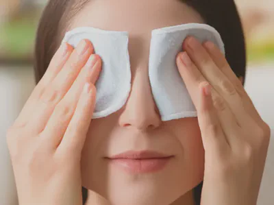 눈 피로 관리를 위한 따뜻한 눈 찜질