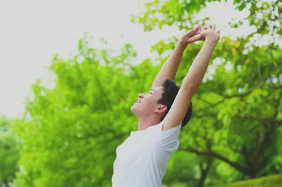 클로로필 엽록소 섭취 후 활기찬 생활을 하는 모습
