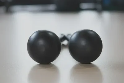 초보자에게 적합한 가벼운 인디언 클럽 한 쌍