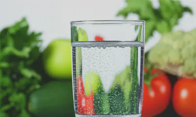 알긴산나트륨의 올바른 섭취와 흡수를 나타내는 이미지