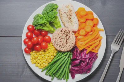 알긴산나트륨과 함께 권장되는 건강한 식단의 예시