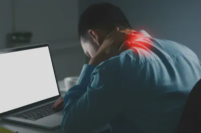 견갑골 통증의 주범: 잘못된 자세