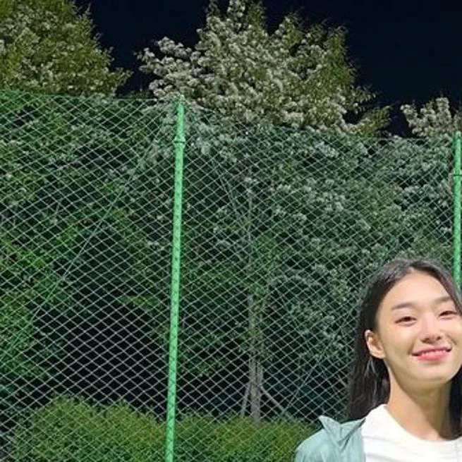 김설희, 심플한 애슬레저룩으로 건강미 발산